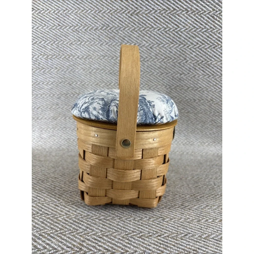 Peterboro Basket Co 5" Round Basket with Swing Handle and Toile Lid Protector - Picture 5 of 10
